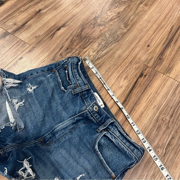 Abercrombie & Fitch High Rise Mom Short - Picture 4 of 6